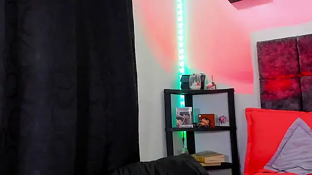 Snapshot of Theo_Noxxx chatting on 10/29/25, 05:56 Theo Noxxx online show from 10/29/25, 05:56