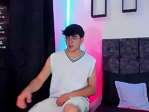 Snapshot of Theo_Noxxx chatting on 11/23/25, 06:40 Theo Noxxx online show from 11/23/25, 06:40