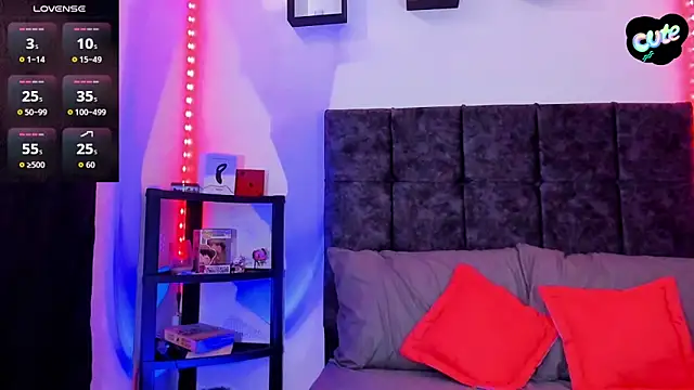 Snapshot of Theo_Noxxx chatting on 11/14/25, 07:06 Theo Noxxx online show from 11/14/25, 07:06