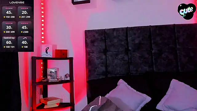 Snapshot of Theo_Noxxx chatting on 11/18/25, 05:38 Theo Noxxx online show from 11/18/25, 05:38