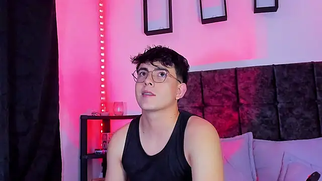 Snapshot of Theo_Noxxx chatting on 11/04/25, 08:34 Theo Noxxx online show from 11/04/25, 08:34