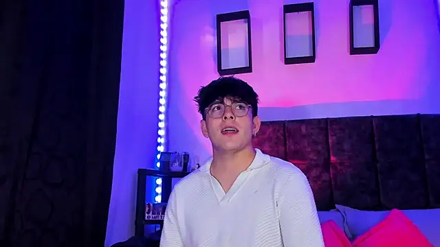 Snapshot of Theo_Noxxx chatting on 10/28/25, 09:36 Theo Noxxx online show from 10/28/25, 09:36