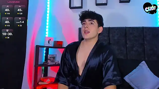 Snapshot of Theo_Noxxx chatting on 11/25/25, 06:19 Theo Noxxx online show from 11/25/25, 06:19