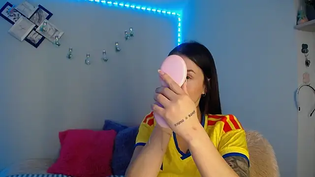 Snapshot of Emma_sweet_hot chatting on 06/17/26, 04:06 Emma sweet hot online show from 06/17/26, 04:06
