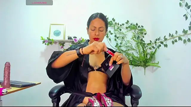 canelaa    online show from 10/24/25, 03:11