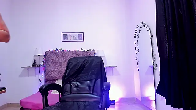 canelaa    online show from 11/08/25, 03:26