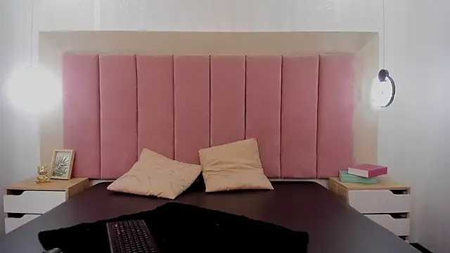 Snapshot of Isabella_Marsh chatting on 11/25/25, 01:00 Isabella Marsh online show from 11/25/25, 01:00