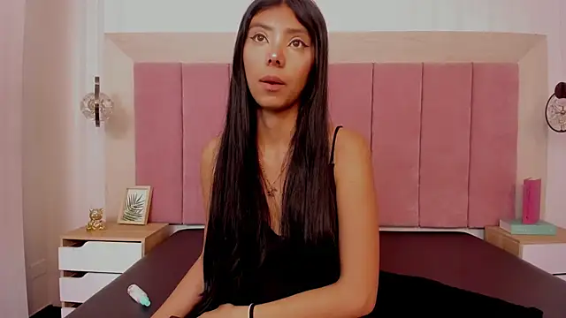 Snapshot of Isabella_Marsh chatting on 10/29/25, 12:37 Isabella Marsh online show from 10/29/25, 12:37