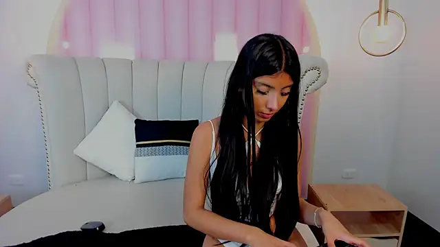 Snapshot of Isabella_Marsh chatting on 12/16/25, 01:04 Isabella Marsh online show from 12/16/25, 01:04