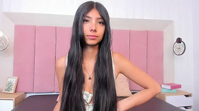 Snapshot of Isabella_Marsh chatting on 12/02/25, 12:29 Isabella Marsh online show from 12/02/25, 12:29