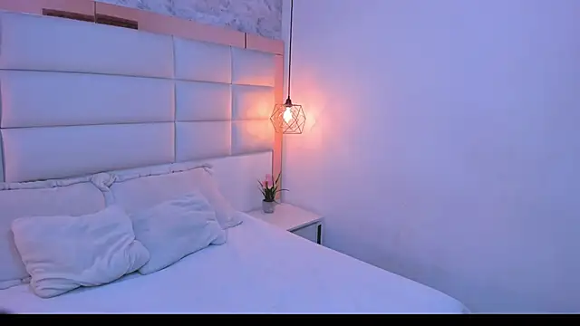 Sofia clk online show from 04/15/26, 03:34