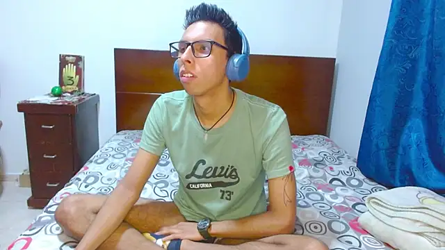 DavTwink3100 online show from 12/19/25, 01:53