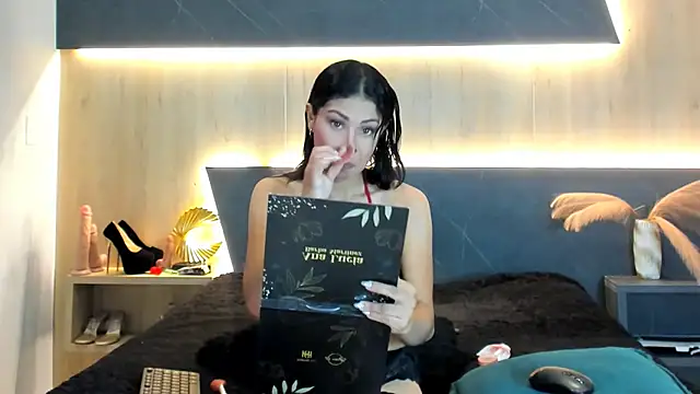 LorenaVarga online show from 04/23/26, 07:26