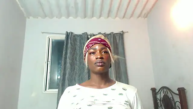 Snapshot of TheXEbonyxxx chatting on 12/17/25, 04:28 TheXEbonyxxx online show from 12/17/25, 04:28