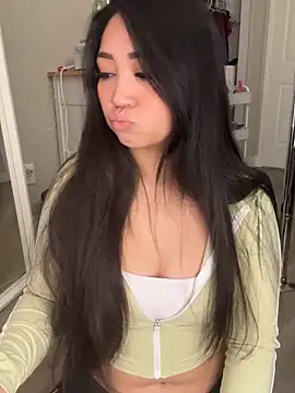 babygirlesme online show from 12/18/25, 07:40