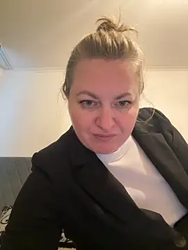 Amelia-Diamond online show from 11/24/25, 11:43