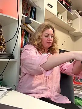 Amelia-Diamond online show from 12/15/25, 10:43