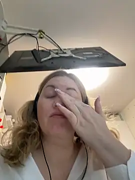 Amelia-Diamond online show from 12/04/25, 07:18