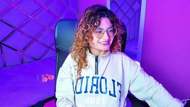 EmiliRouse  online show from 11/20/25, 04:13