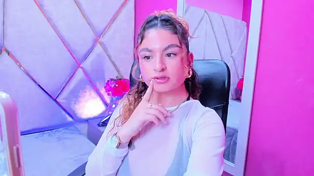 EmiliRouse  online show from 11/13/25, 02:48