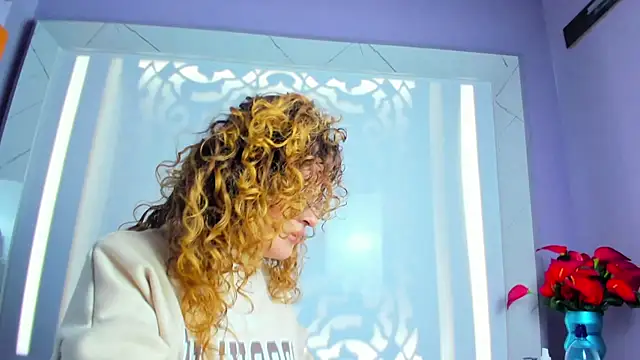 EmiliRouse  online show from 10/25/25, 04:11