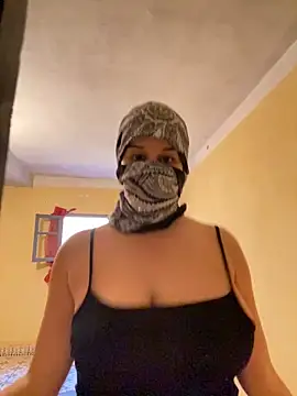 Snapshot of SaraChouchou chatting on 10/24/25, 03:00 SaraChouchou online show from 10/24/25, 03:00