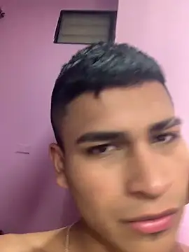 Emiliano Reyes online show from 05/09/26, 02:15