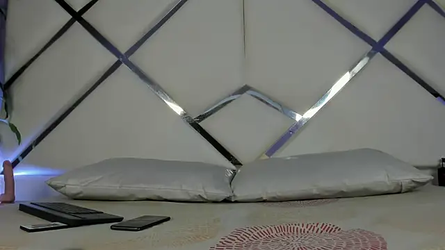 Emiliano Reyes online show from 10/29/25, 03:27