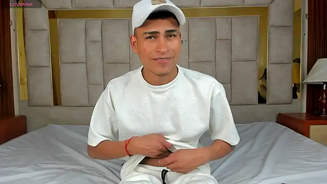 Emiliano Reyes online show from 11/13/25, 02:37