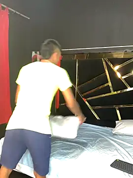 Emiliano Reyes online show from 11/24/25, 04:23