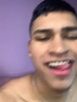 Emiliano Reyes online show from 12/17/25, 02:49