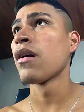 Emiliano Reyes online show from 12/20/25, 02:36