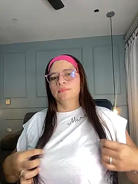 Orianabluee  online show from 10/24/25, 03:16