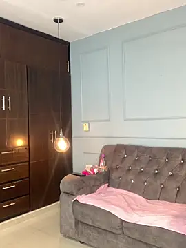 Orianabluee  online show from 11/12/25, 03:21