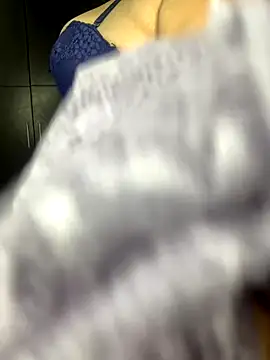 Orianabluee  online show from 11/18/25, 03:21