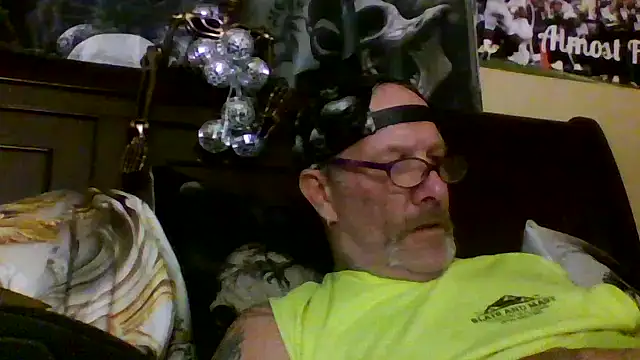 Snapshot of bigdaddyrooster chatting on 02/18/26, 04:43 bigdaddyrooster online show from 02/18/26, 04:43