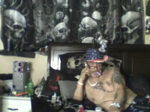 Snapshot of bigdaddyrooster chatting on 02/12/26, 03:17 bigdaddyrooster online show from 02/12/26, 03:17