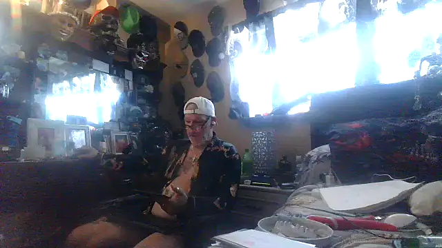 Snapshot of bigdaddyrooster chatting on 02/13/26, 06:19 bigdaddyrooster online show from 02/13/26, 06:19