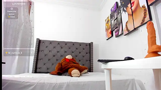 roxy rebel online show from 09/26/25, 01:40