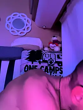 Snapshot of Vanovik20 chatting on 10/31/25, 02:41 Vanovik20 online show from 10/31/25, 02:41