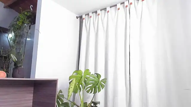 Snapshot of valeriahornier chatting on 05/07/26, 11:52 valeriahornier online show from 05/07/26, 11:52