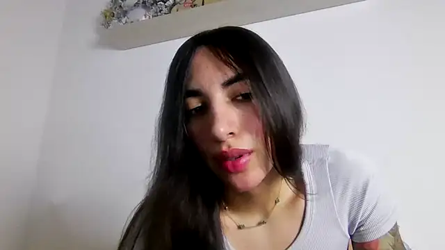 Snapshot of valeriahornier chatting on 05/14/26, 04:09 valeriahornier online show from 05/14/26, 04:09