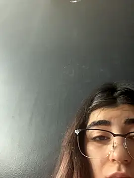 milky denni online show from 10/18/25, 05:26