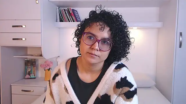 MartiRuis10 online show from 11/18/25, 10:24