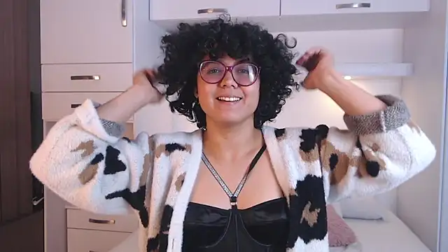 MartiRuis10 online show from 11/21/25, 09:58