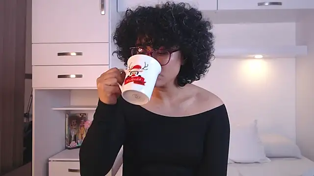 MartiRuis10 online show from 10/27/25, 09:16