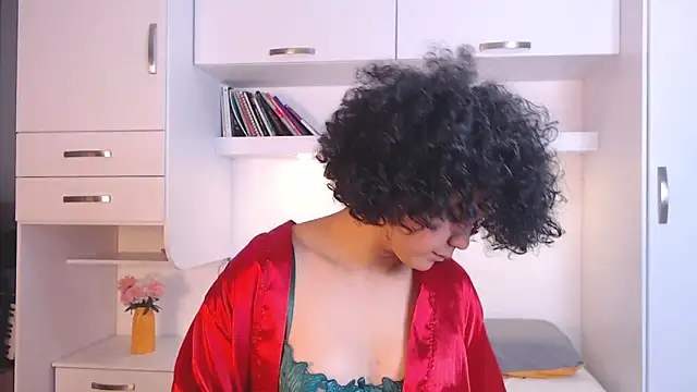 MartiRuis10 online show from 12/18/25, 07:18