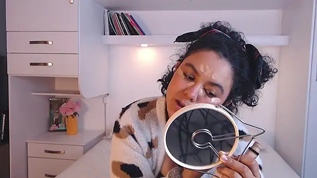 MartiRuis10 online show from 11/28/25, 09:37