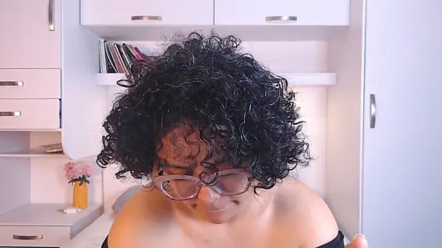 MartiRuis10 online show from 12/17/25, 07:52