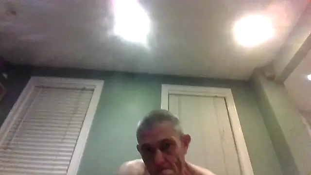 Snapshot of burby79 chatting on 07/11/26, 04:02 burby79 online show from 07/11/26, 04:02
